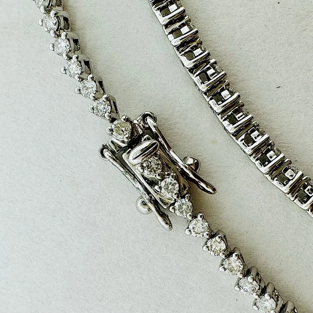 18K White Gold Tennis Bracelet with 83 Diamonds