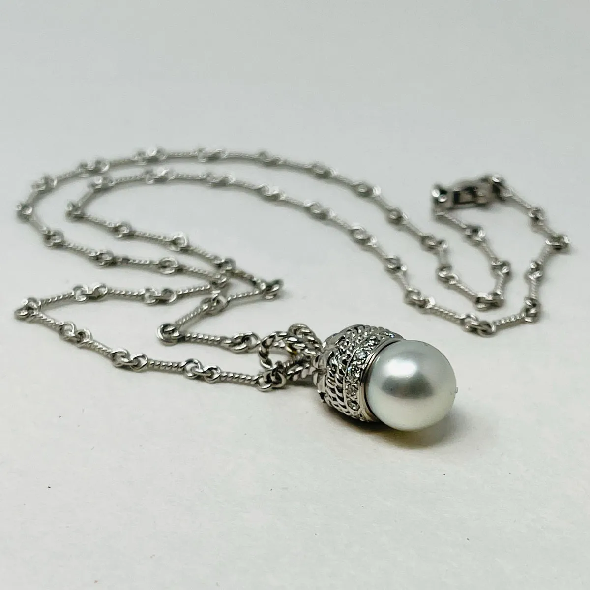 Cassis 18K White Gold Necklace with 10mm South Sea Pearl and Diamonds