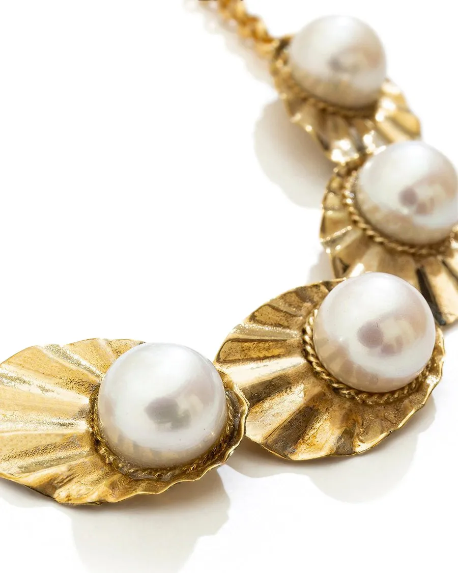 Crown Shell Necklace with Natural Pearls