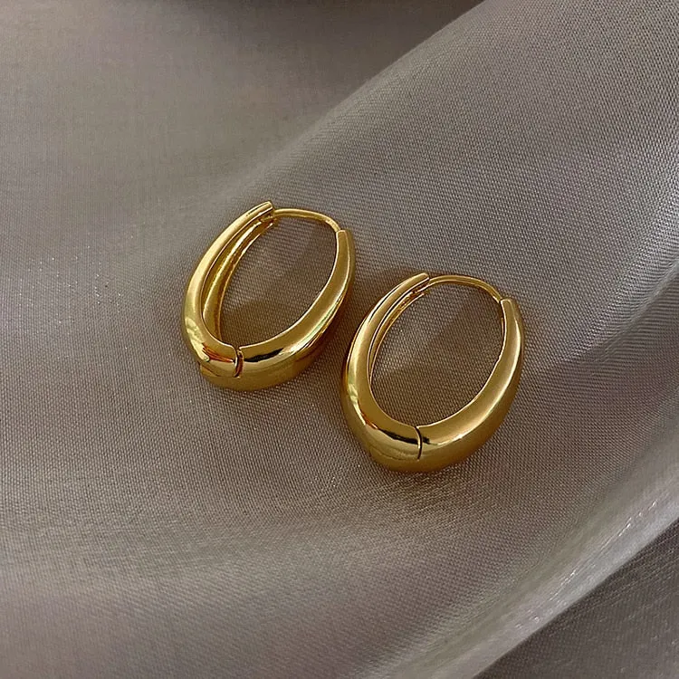 Gold Earrings in Ellipse Shape