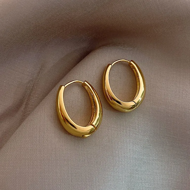 Gold Earrings in Ellipse Shape