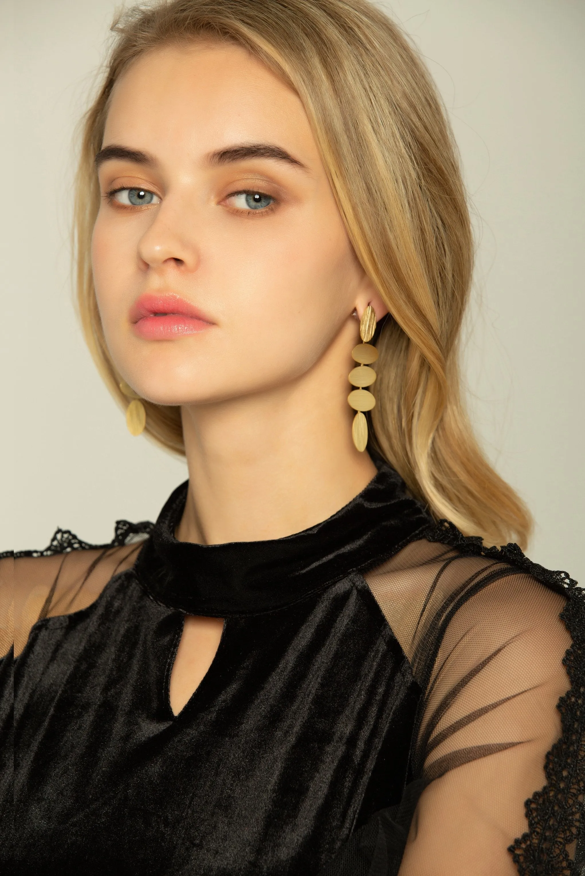 Gold Oval Tiered Plates Earrings