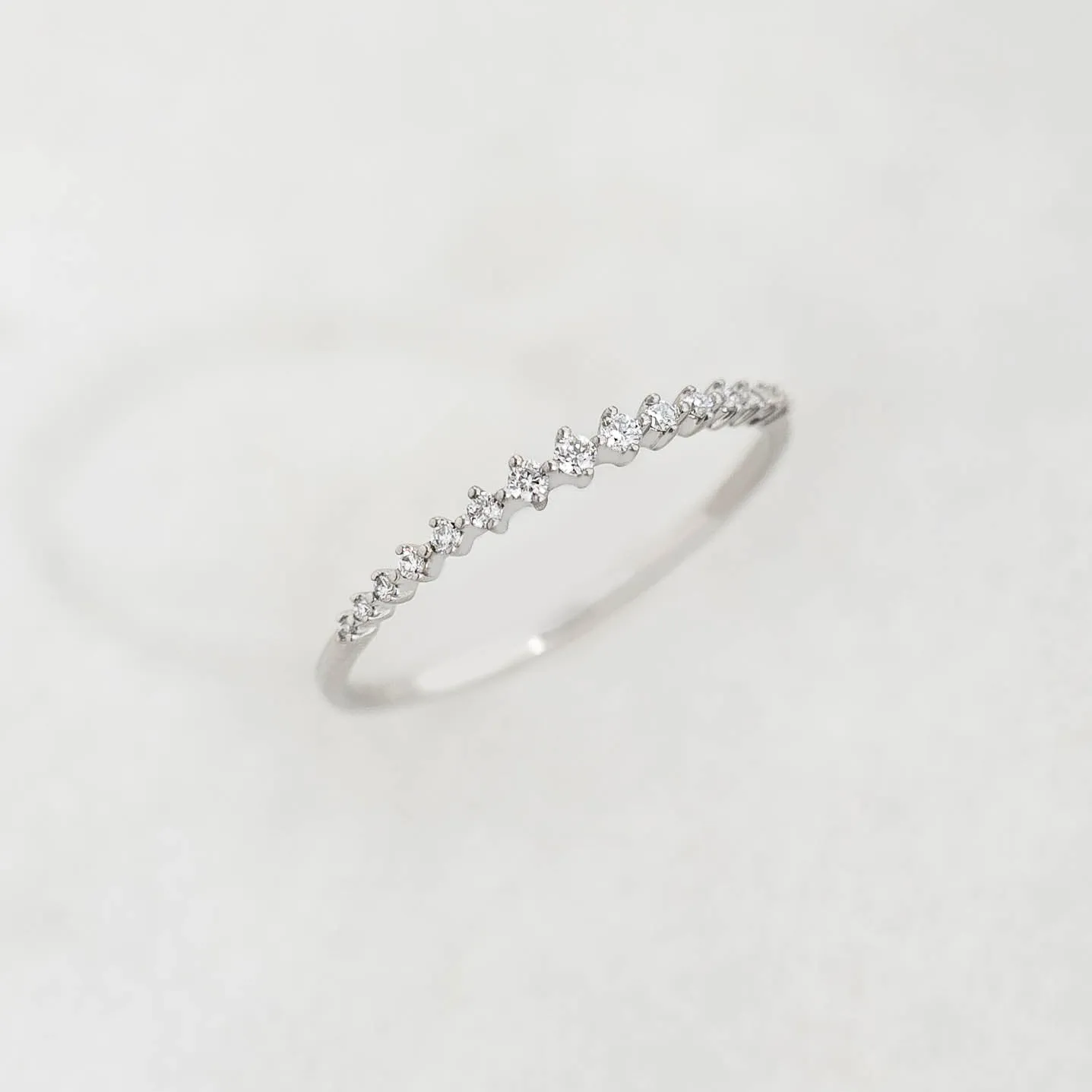 Graduated Diamond Ring White Gold - Ophelia