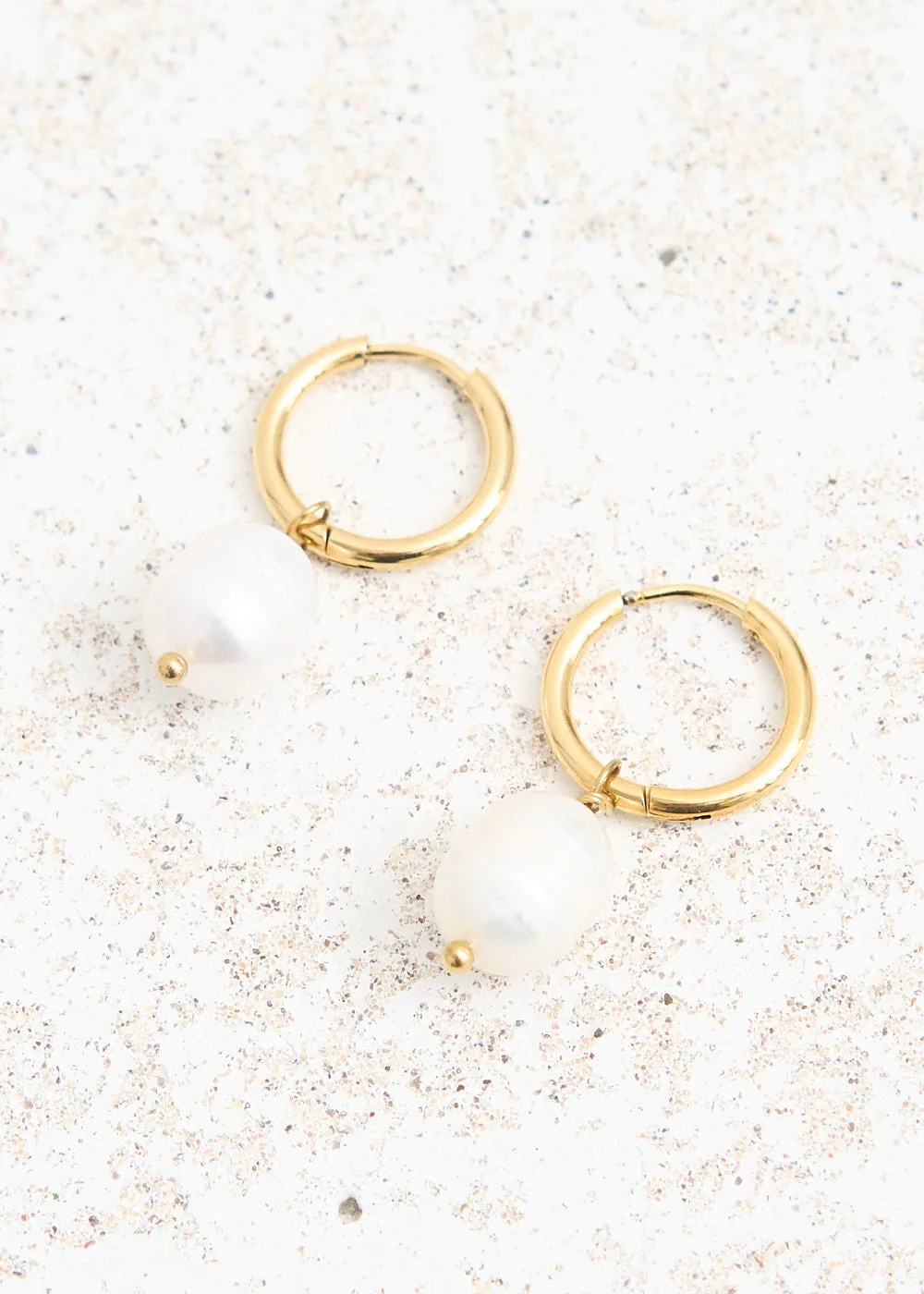 KRISTY PEARL HOOP EARRING