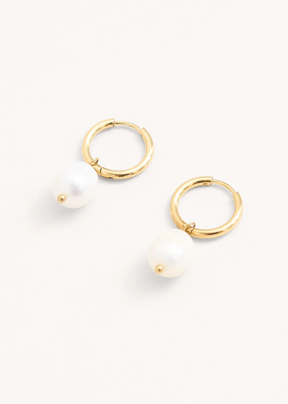 KRISTY PEARL HOOP EARRING