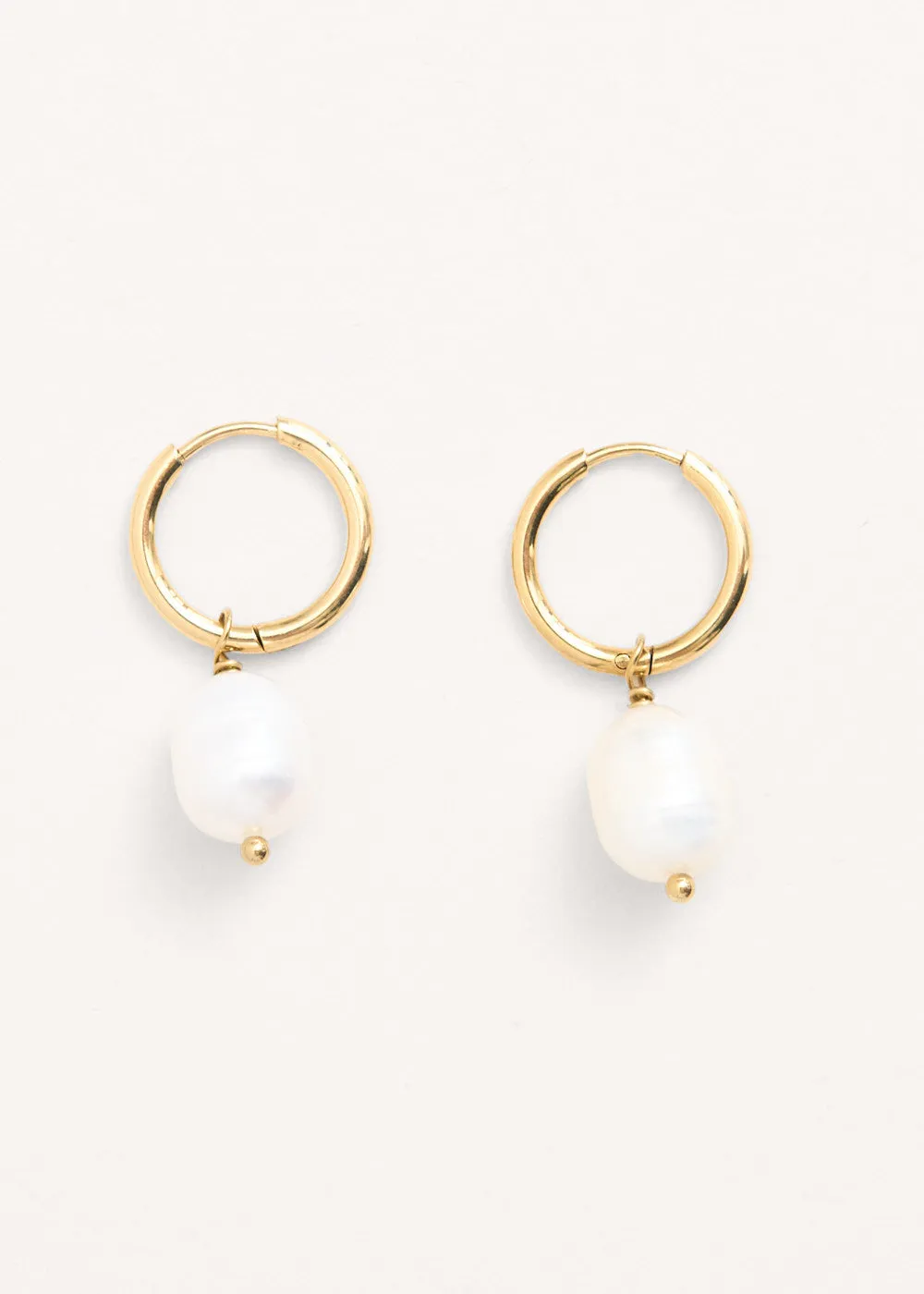 KRISTY PEARL HOOP EARRING