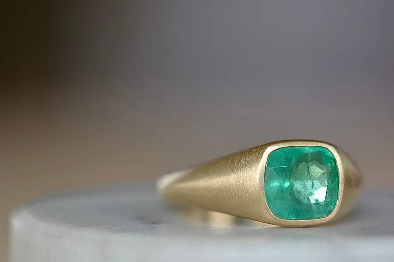 Signet Ring with Green Emerald