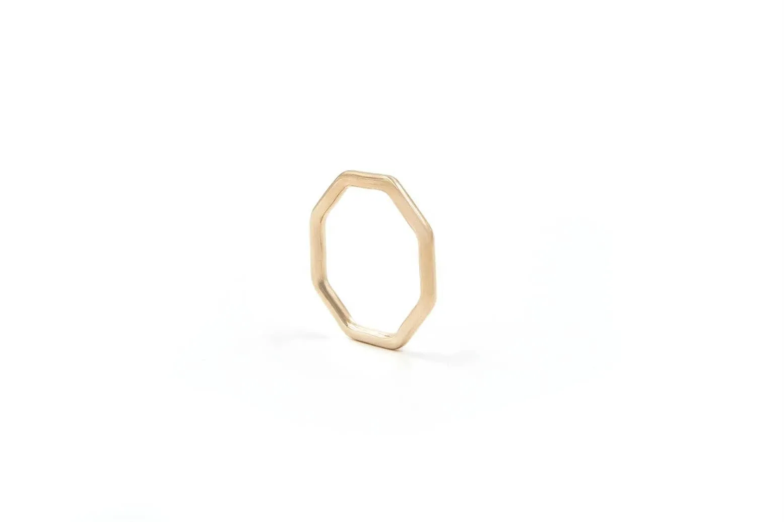 WEDDING BAND  - CHRIS AIRE STACKABLE BAND - RED GOLD®